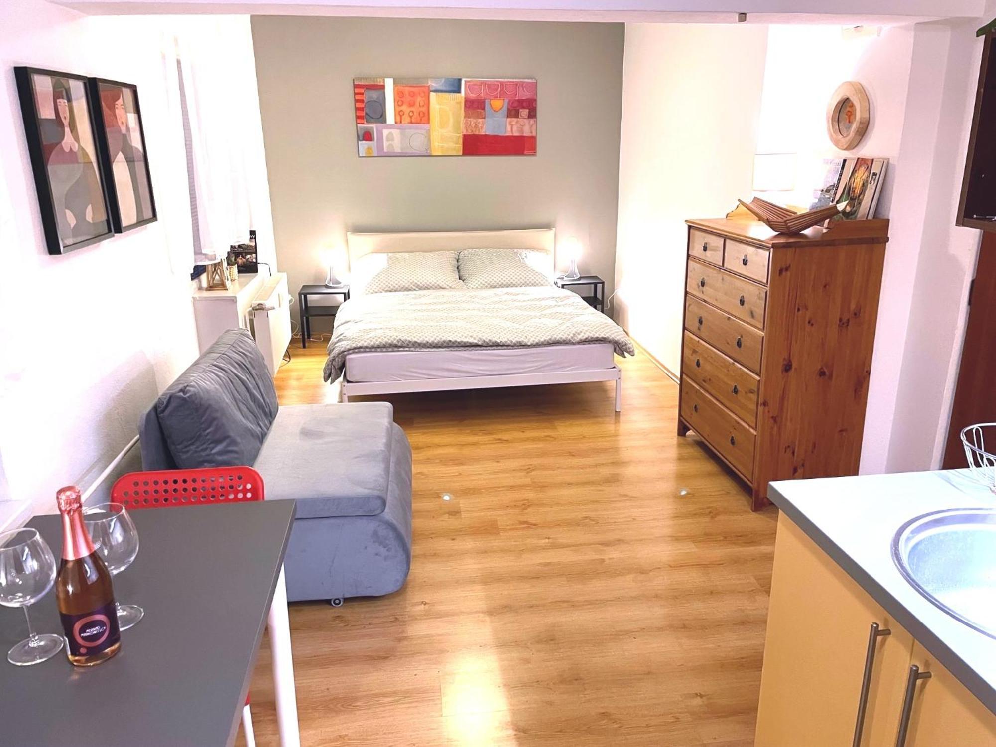 شقة Charming Studio In The Old Town براتسيلافا المظهر الخارجي الصورة