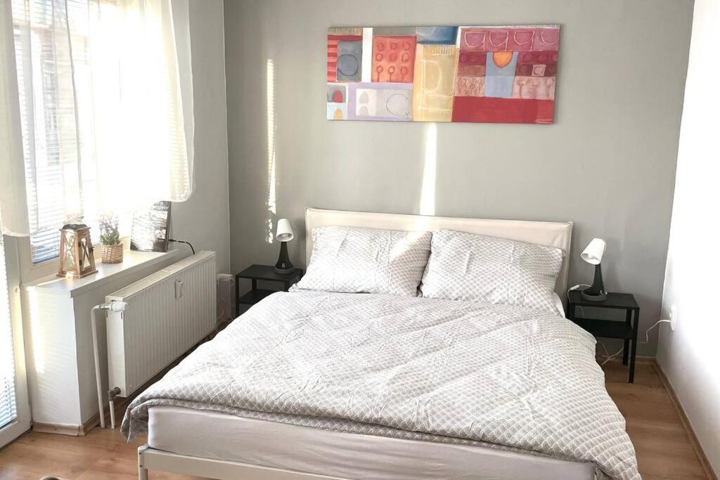 شقة Charming Studio In The Old Town براتسيلافا المظهر الخارجي الصورة